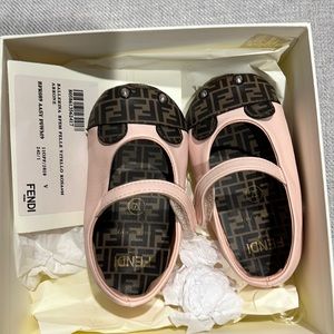 Fendi shoes size 19 size 4 in US worn twice.